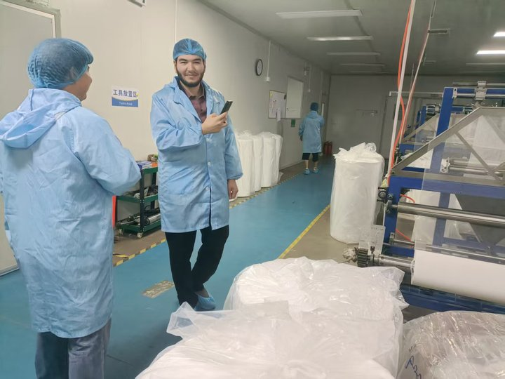 News Trade Cloud News-Factory-Inspektion durch Kunden im Nahen Osten
