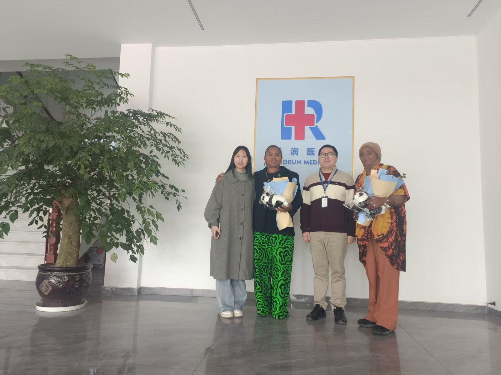 Eine Delegation des nigerianischen Gesundheitsministeriums besuchte Haoron Medical Products Co., Ltd. zur Inspektion und Überprüfung.