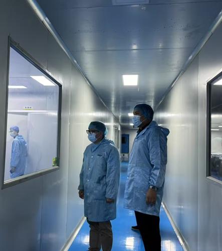 Werksbesuch eines Gastes auf der MEDICA-Ausstellung in Deutschland; Erkundung neuer Möglichkeiten auf dem europäischen Medizinmarkt